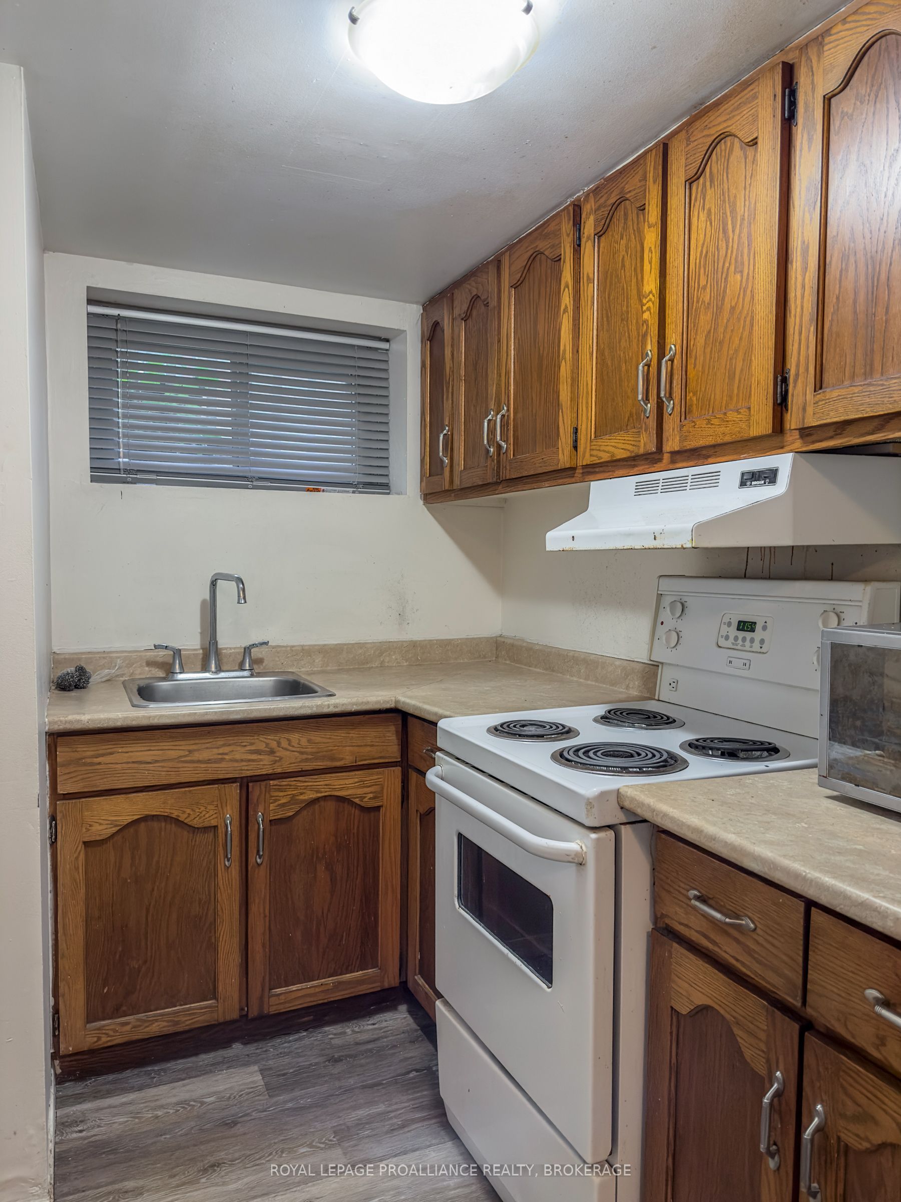 273 Rideau St Property Photo 12