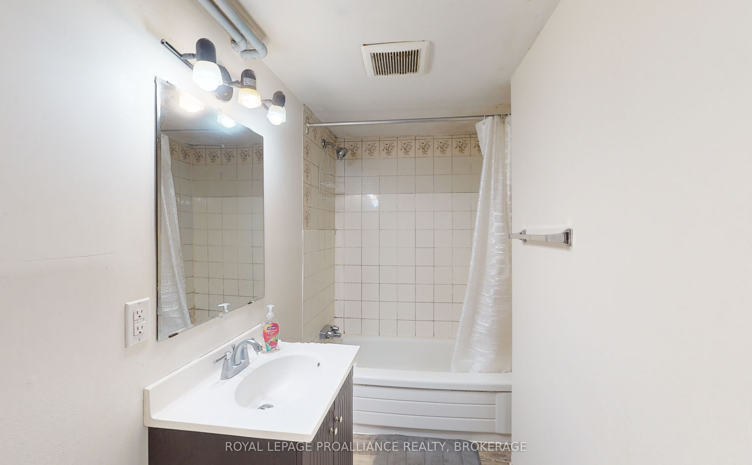 273 Rideau St Property Photo 15