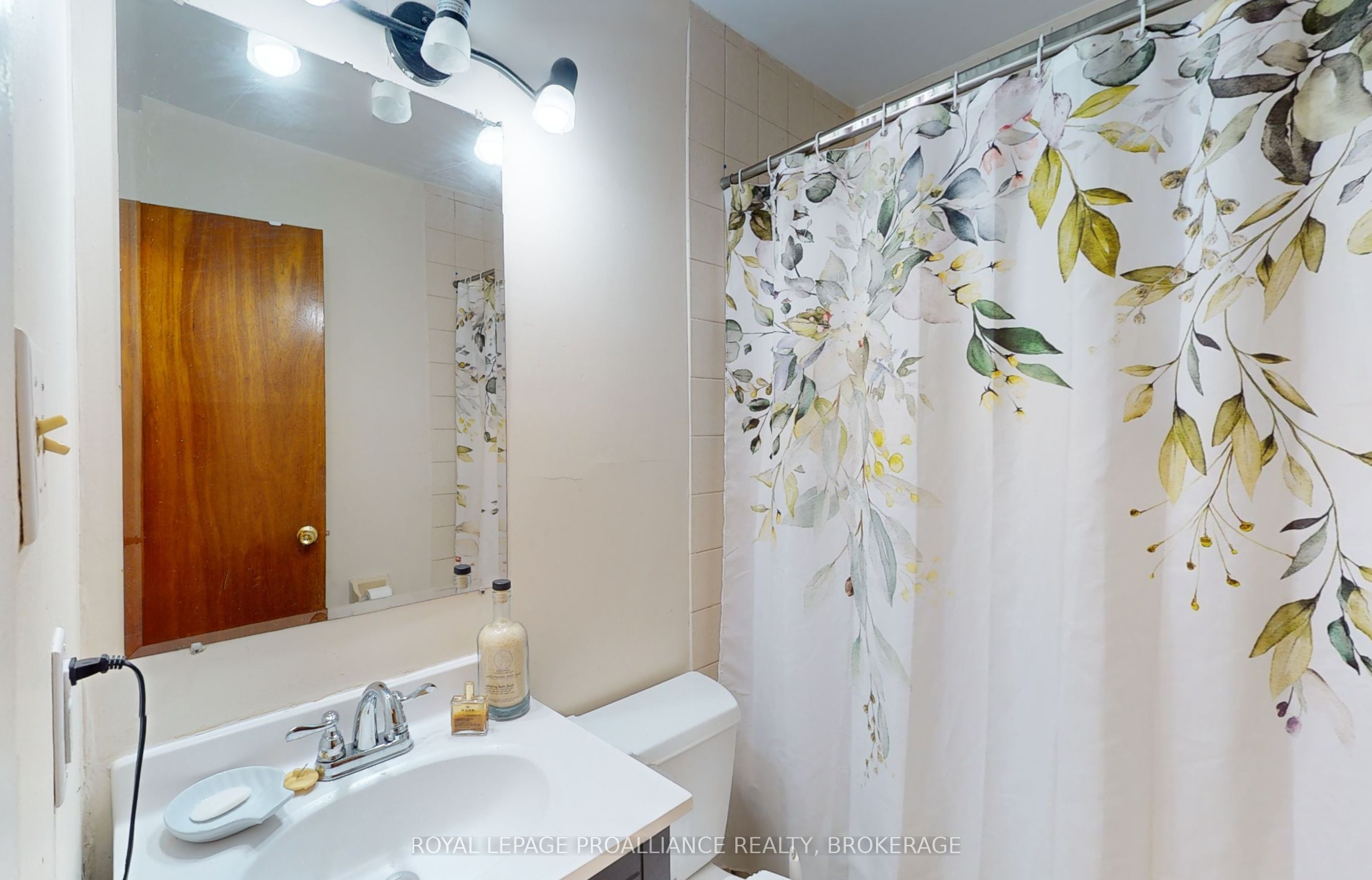 273 Rideau St Property Photo 21