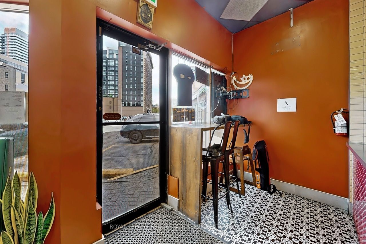 96 Main St E Property Photo 2