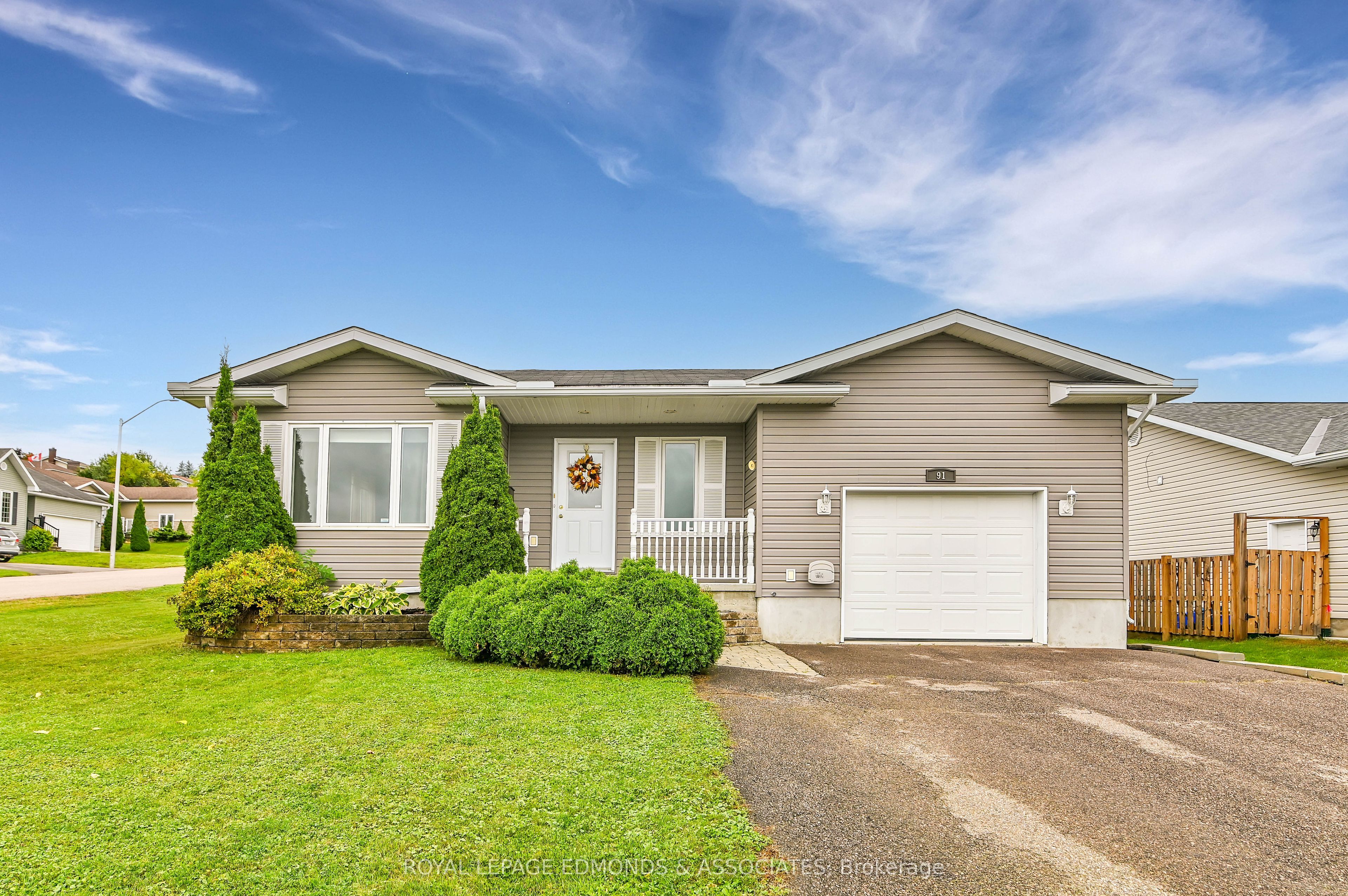 91 Haramis Dr Property Photo 1