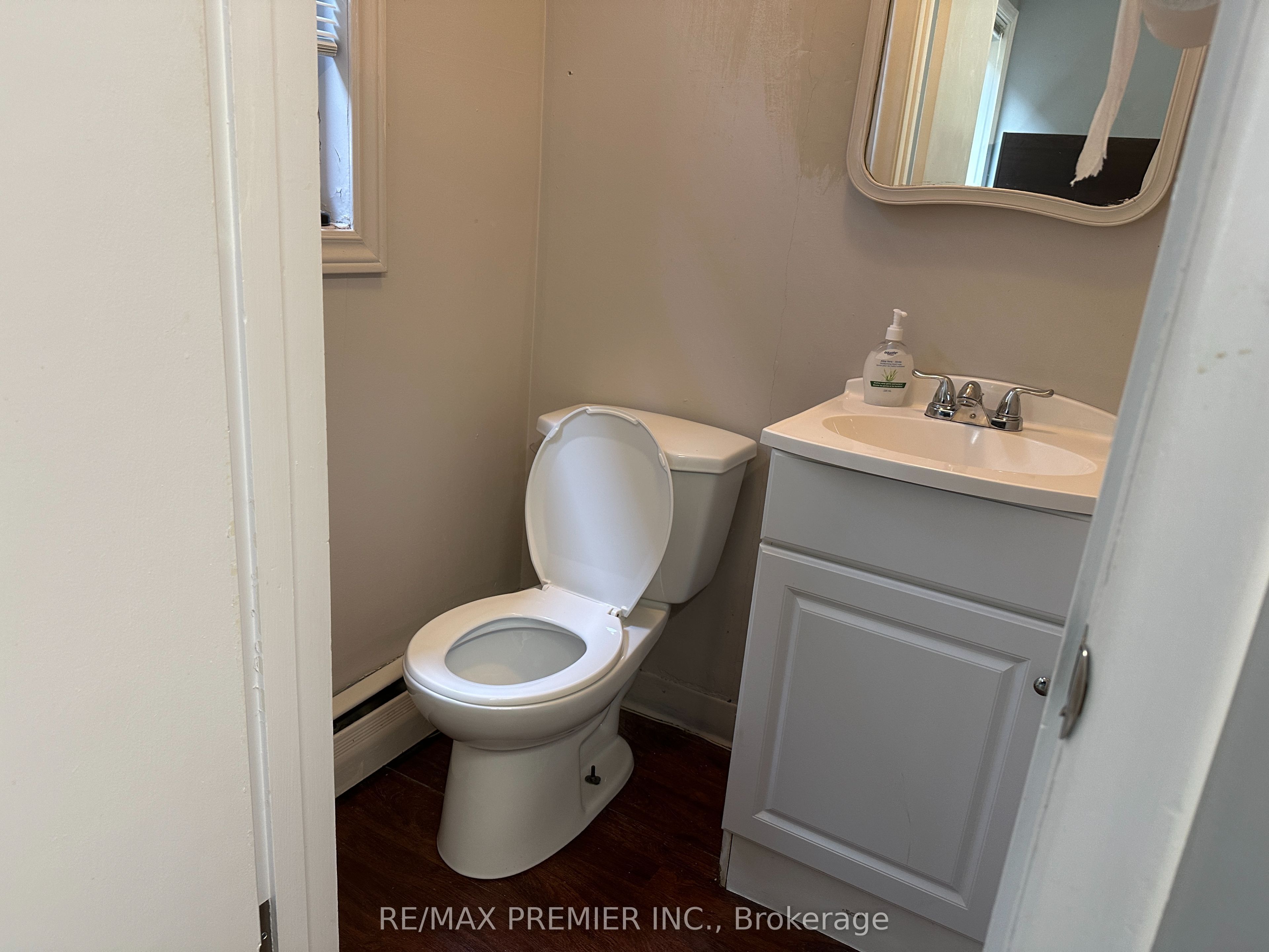 #m04 A-b - 70 King Street Property Photo 12