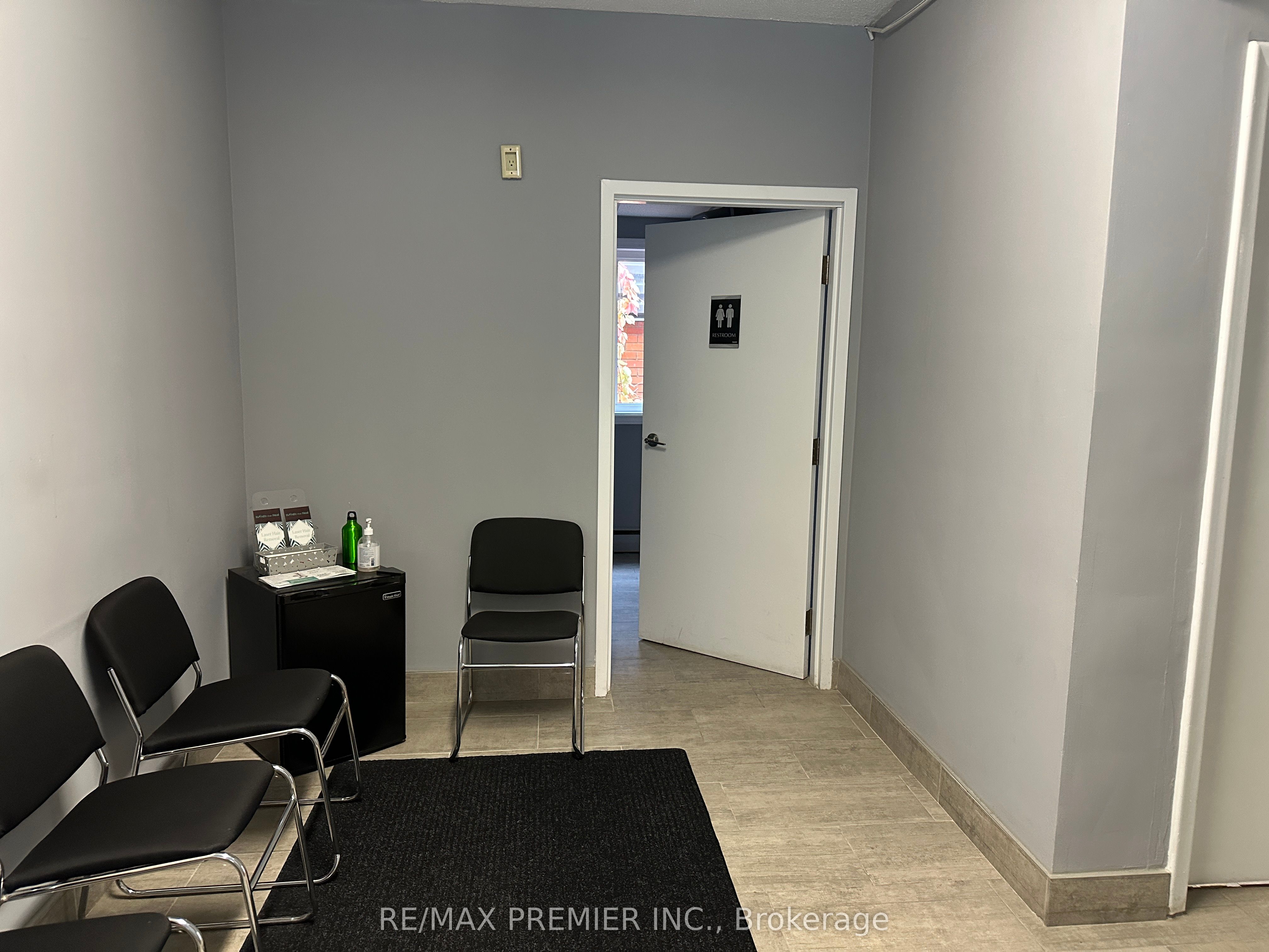 70 King St E Property Photo 2