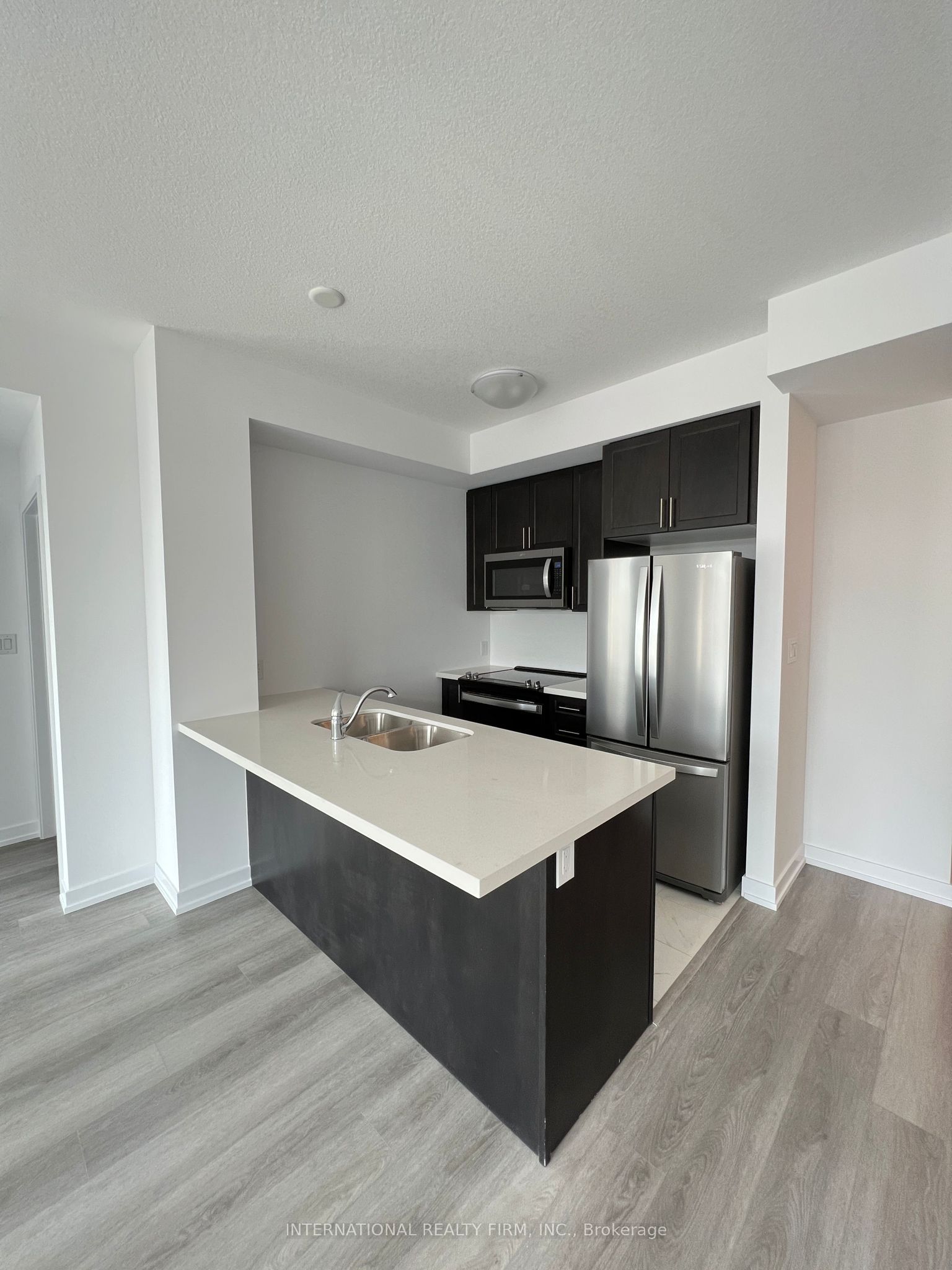 #305 - 460 Dundas St Street Property Photo 1