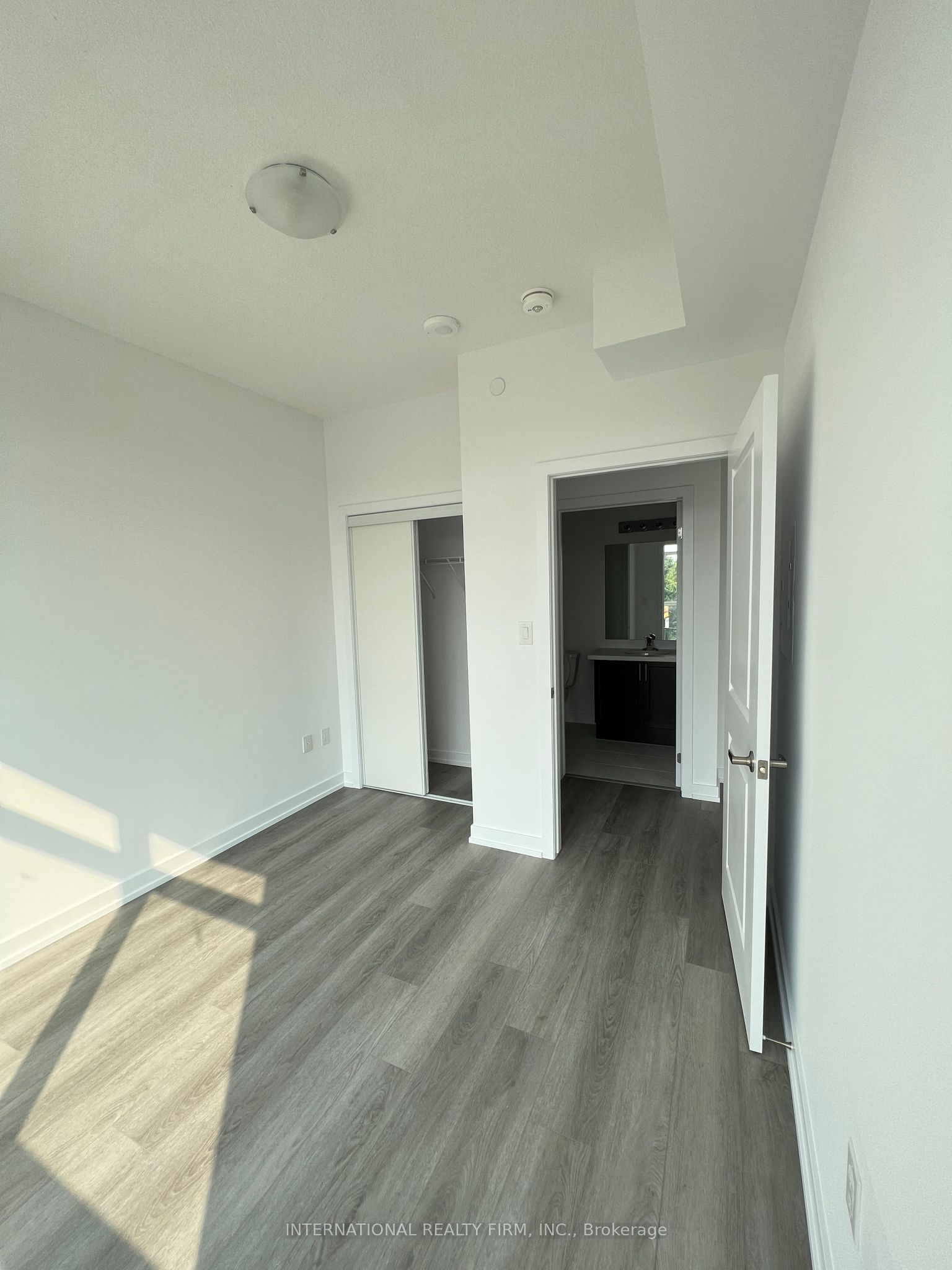 #305 - 460 Dundas St Street Property Photo 3