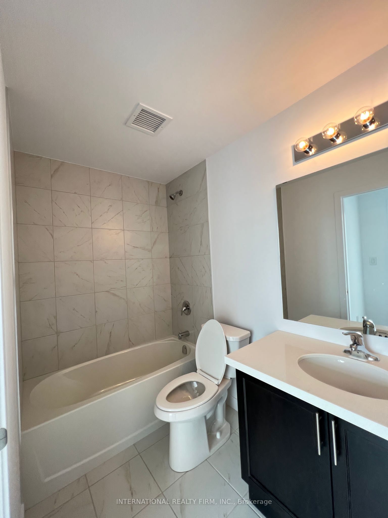 #305 - 460 Dundas St Street Property Photo 4