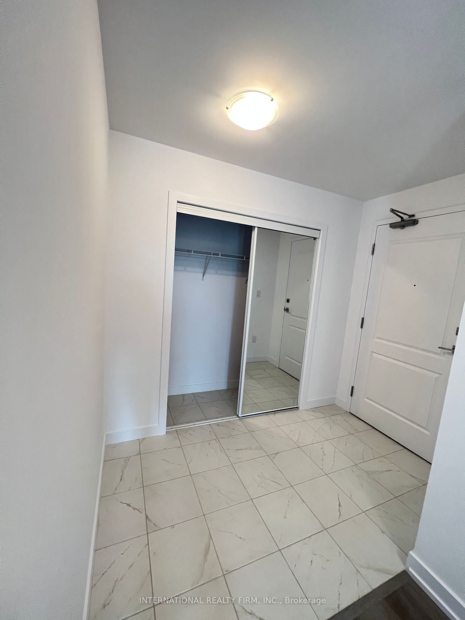 #305 - 460 Dundas St Street Property Photo 5