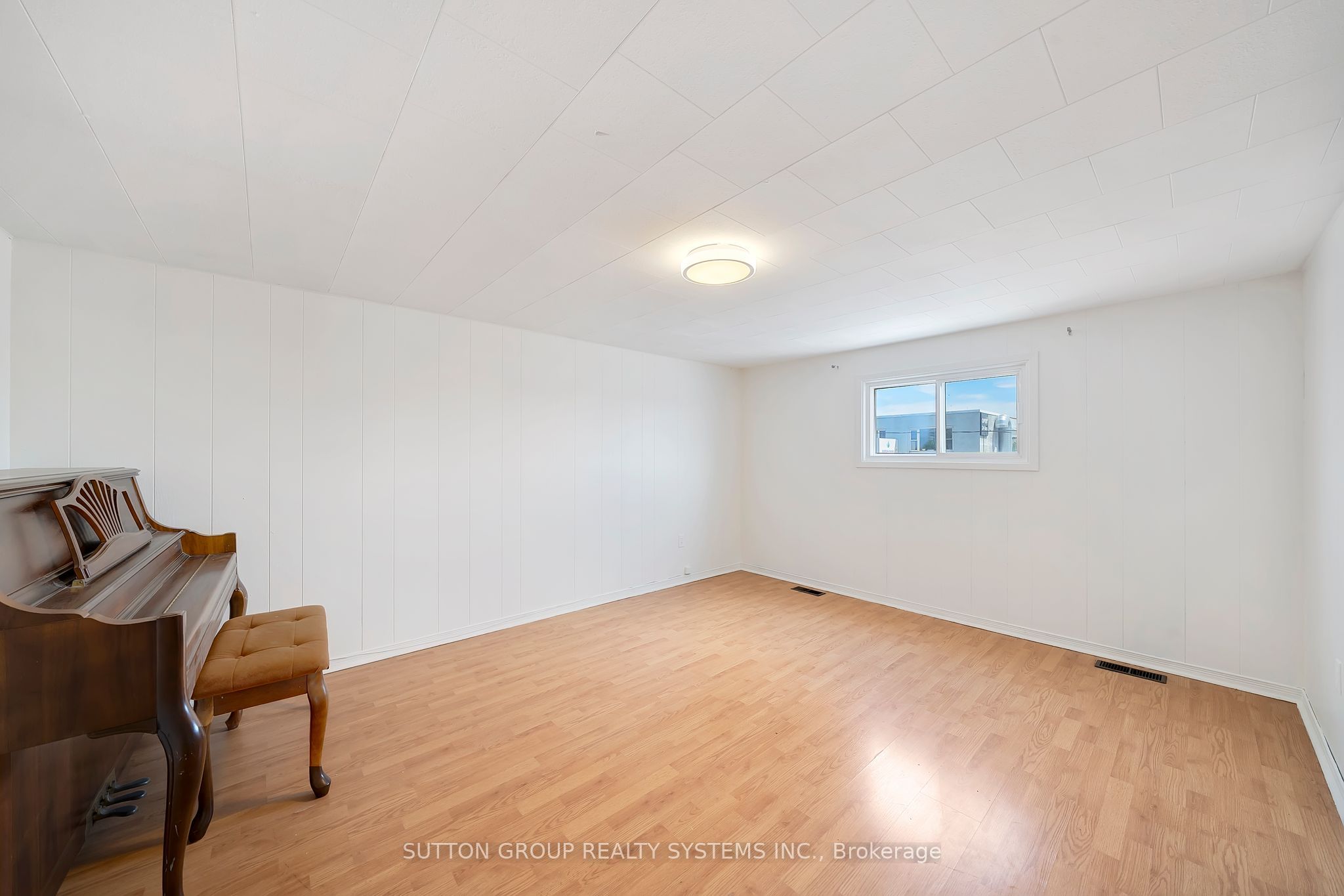 58 Southworth St Property Photo 28