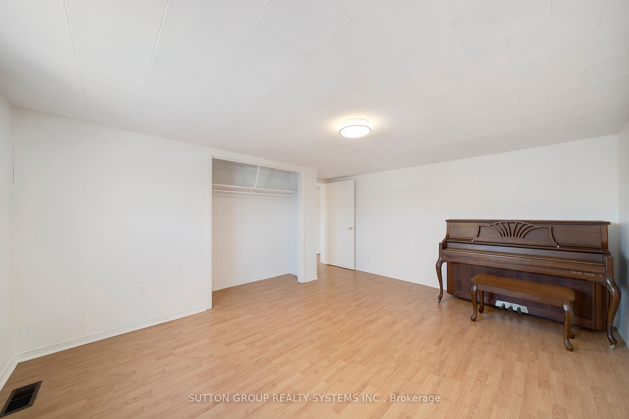 58 Southworth St Property Photo 29