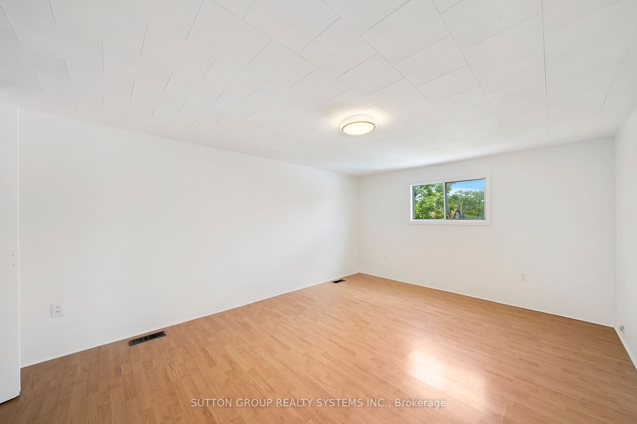58 Southworth St Property Photo 30