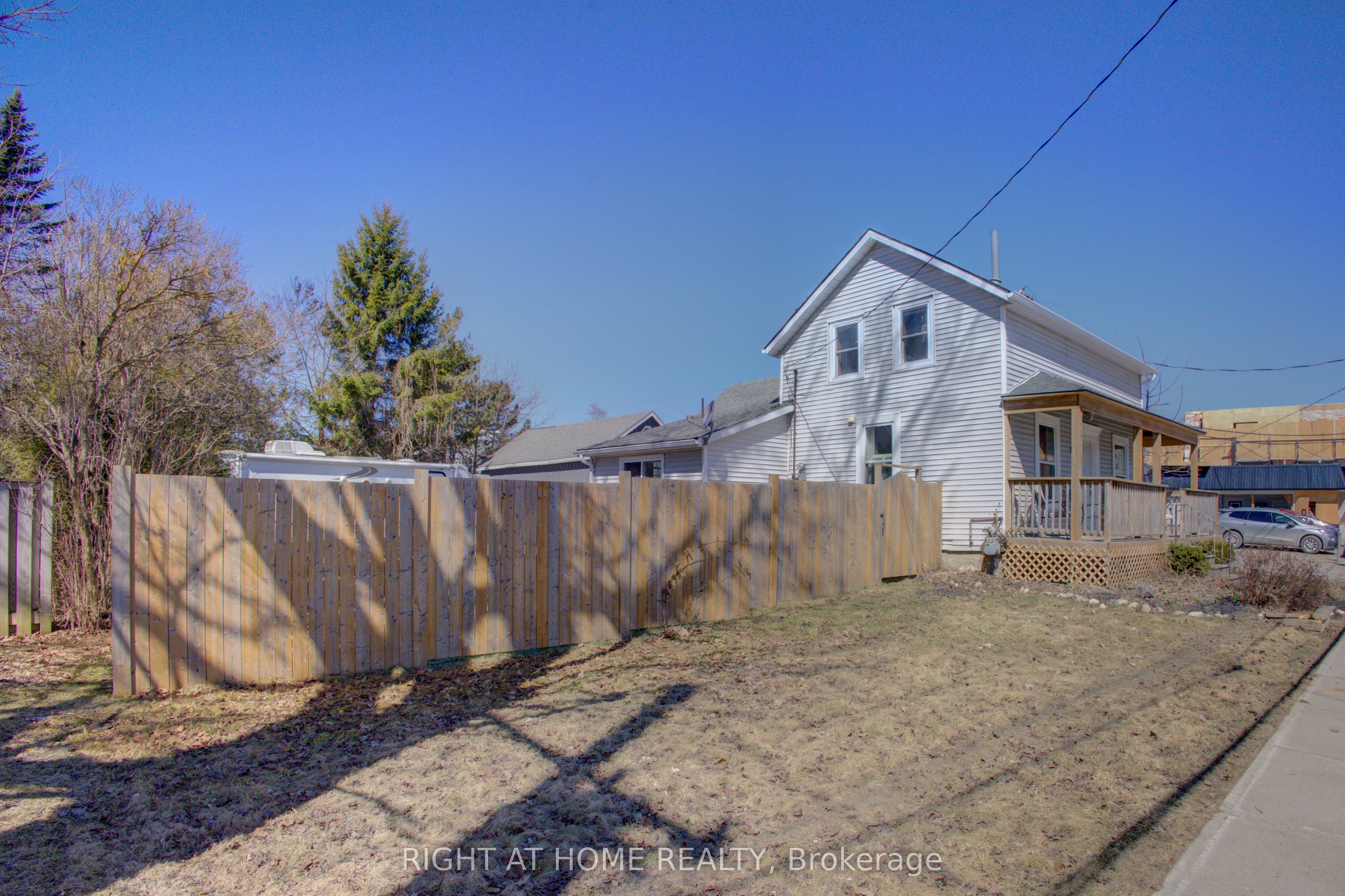 160 Victoria St Property Photo 2
