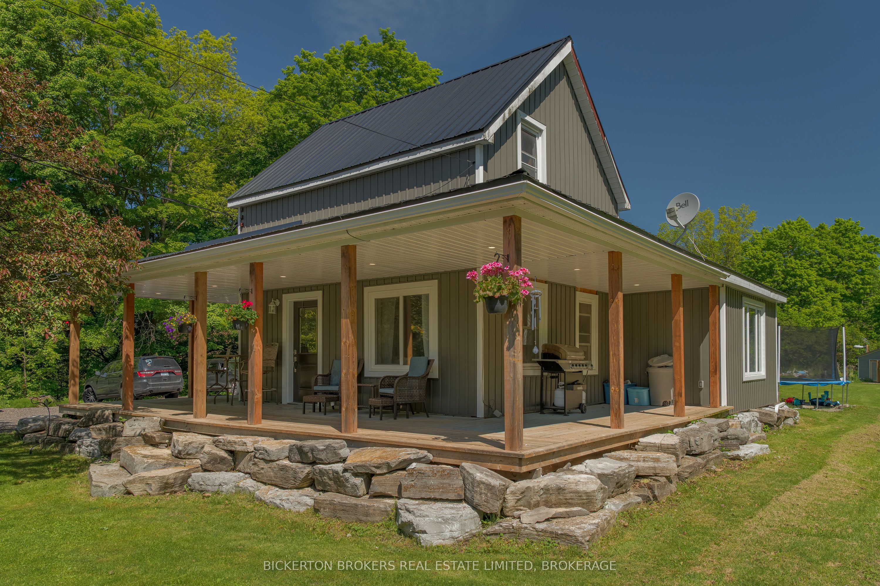 982 Burnt Hills Rd Property Photo 1