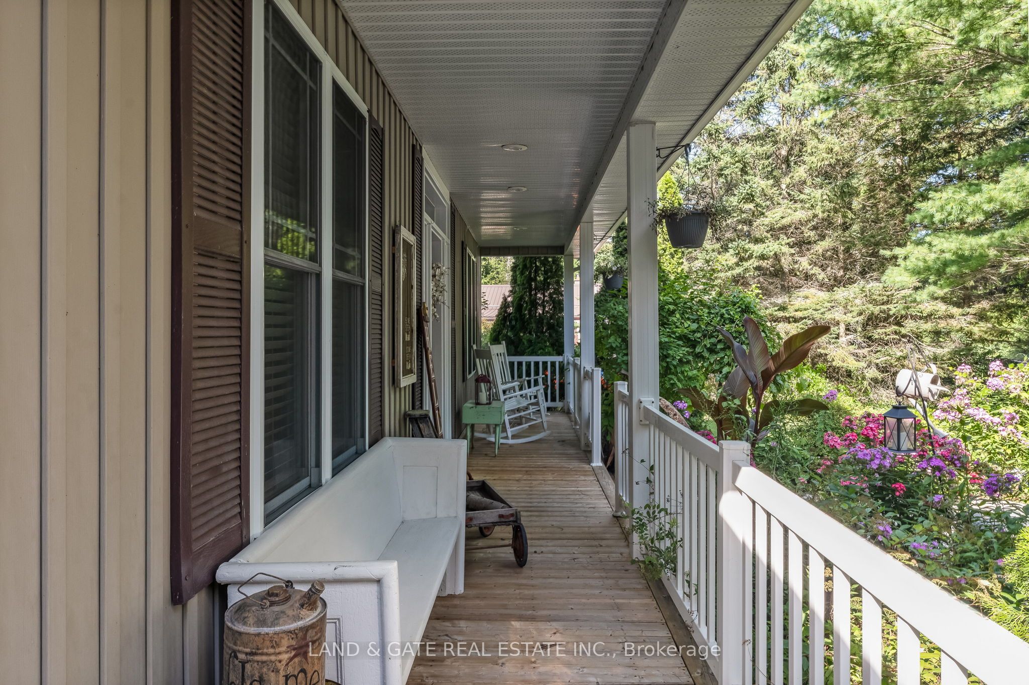 184 Harbard Road W Property Photo 11