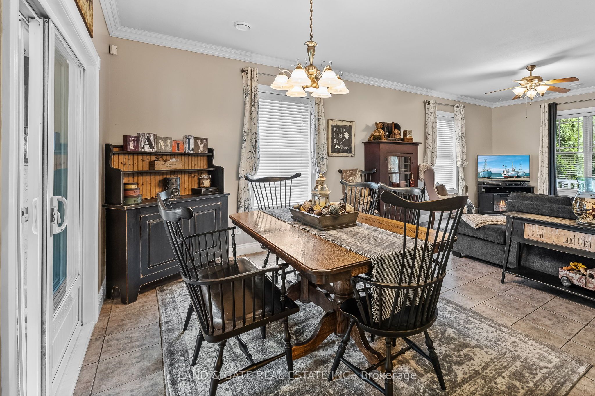184 Harbard Road W Property Photo 17