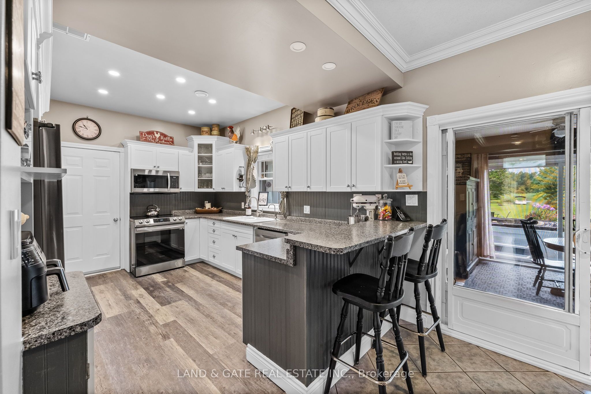 184 Harbard Road W Property Photo 19