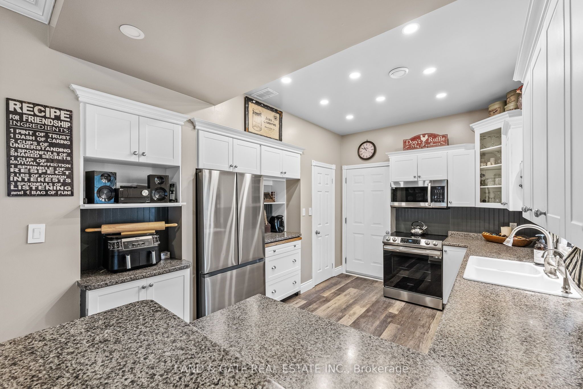 184 Harbard Road W Property Photo 22
