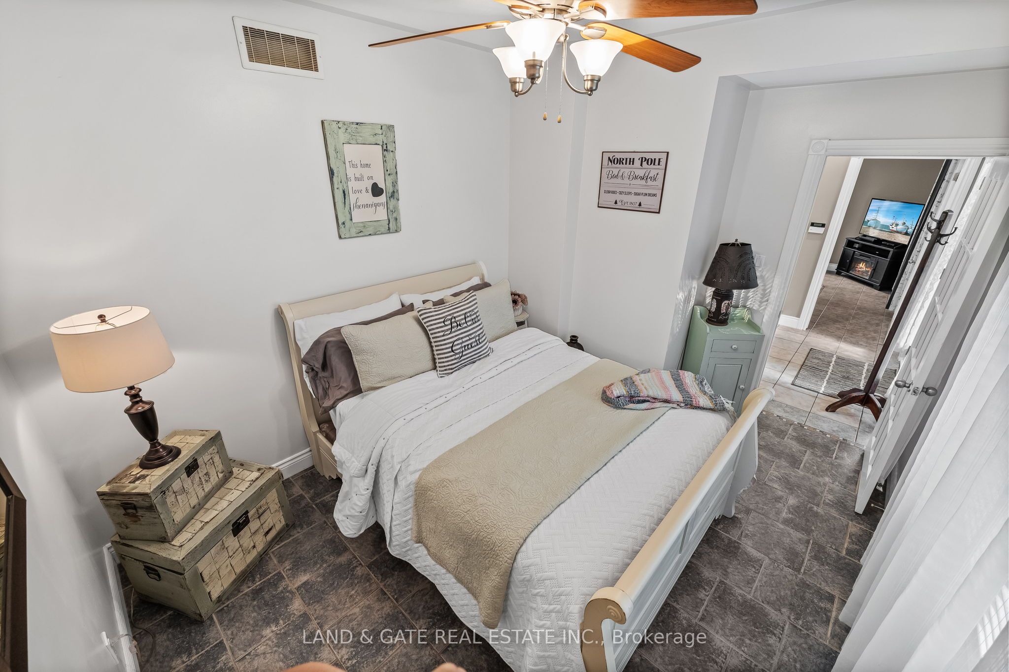 184 Harbard Road W Property Photo 32