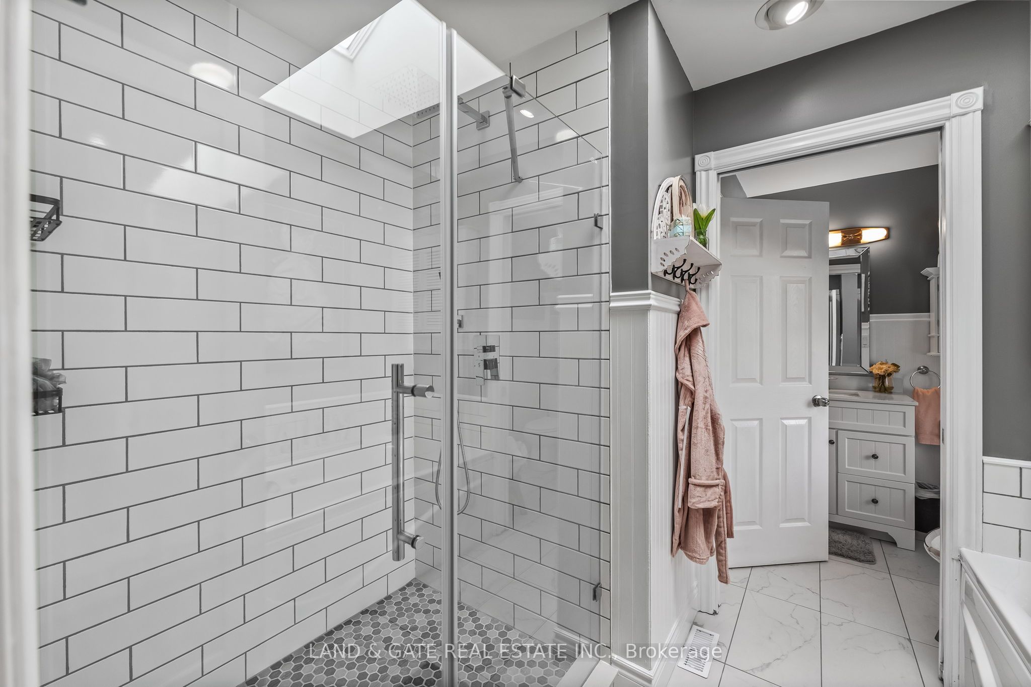 184 Harbard Road W Property Photo 36