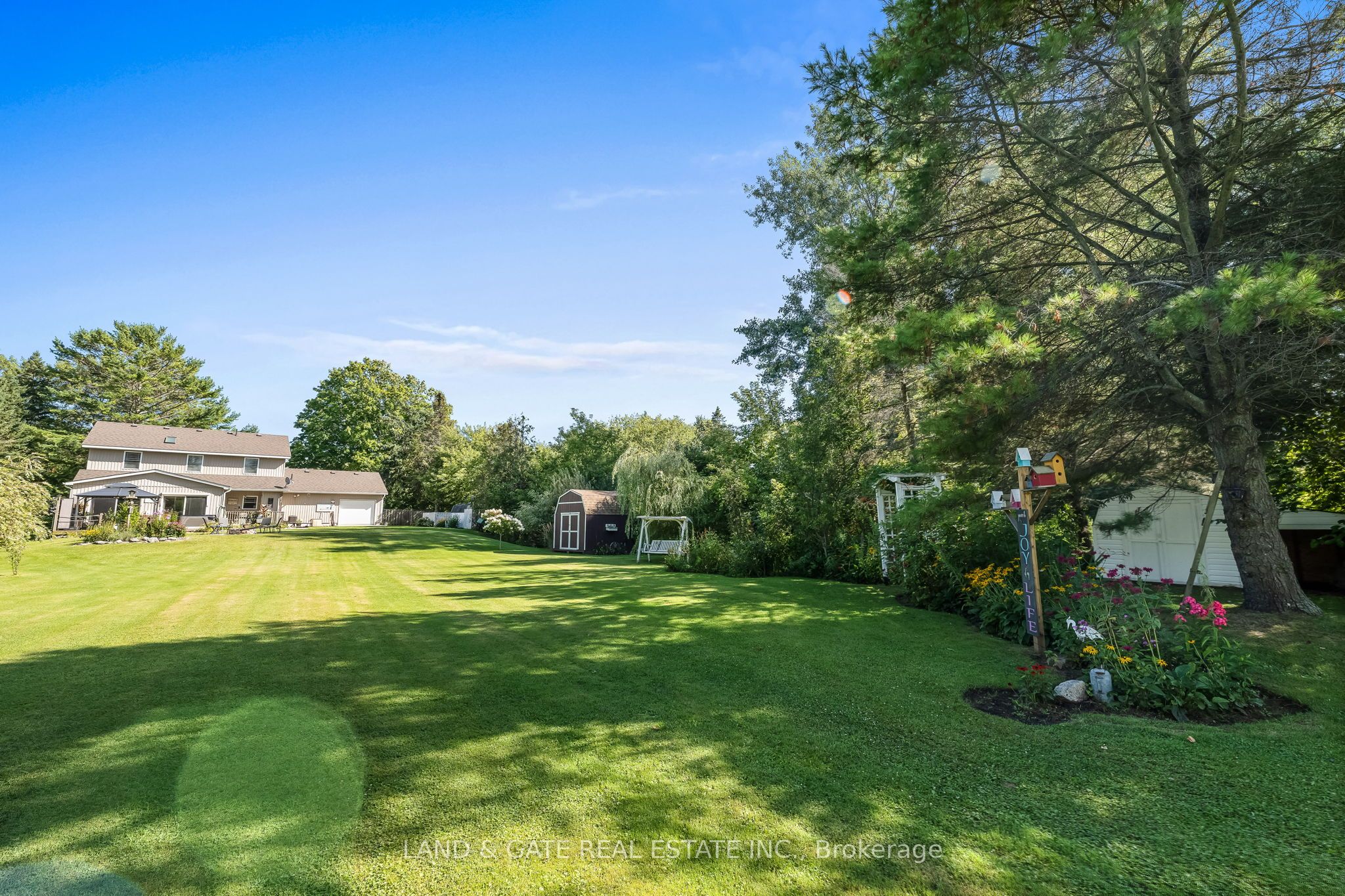 184 Harbard Road W Property Photo 47
