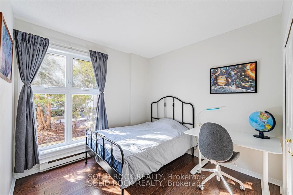 #106 - 11 Durham Private Property Photo 16