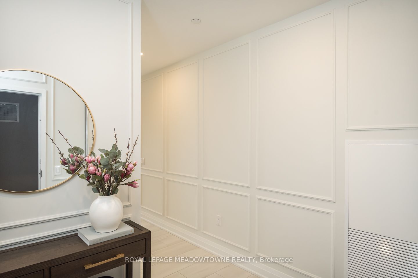 #1301 - 71 Wyndham Street Property Photo 4