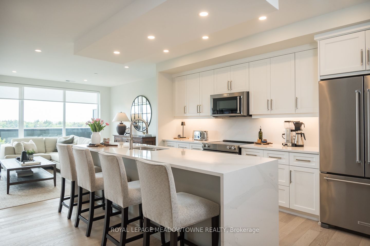 #1301 - 71 Wyndham Street Property Photo 6