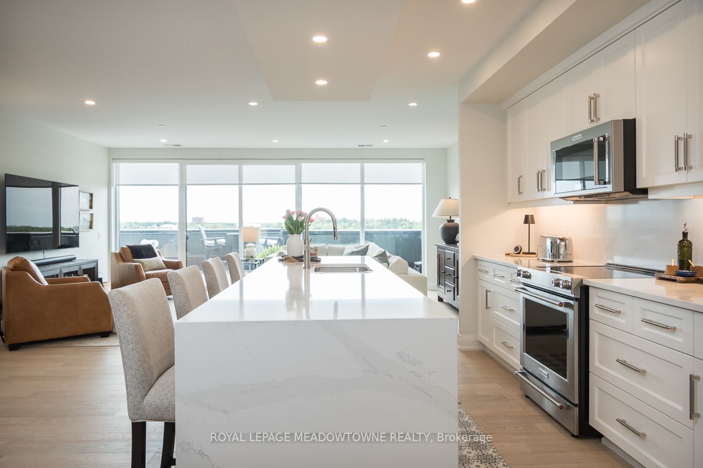 #1301 - 71 Wyndham Street Property Photo 7