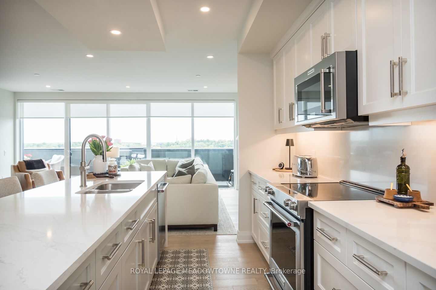 #1301 - 71 Wyndham Street Property Photo 8