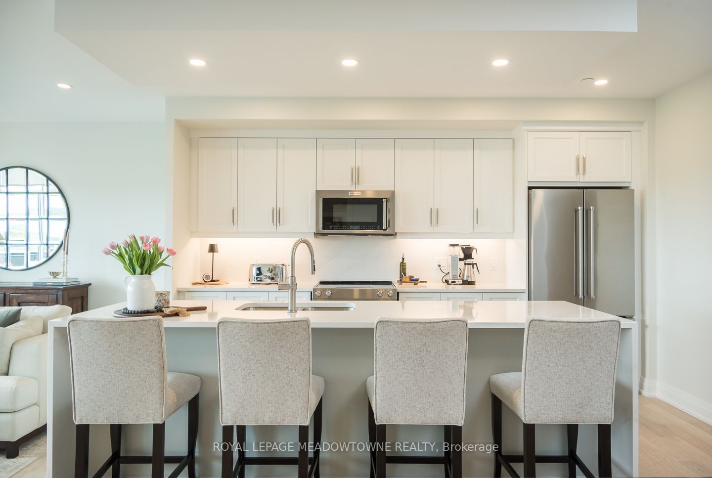 #1301 - 71 Wyndham Street Property Photo 9