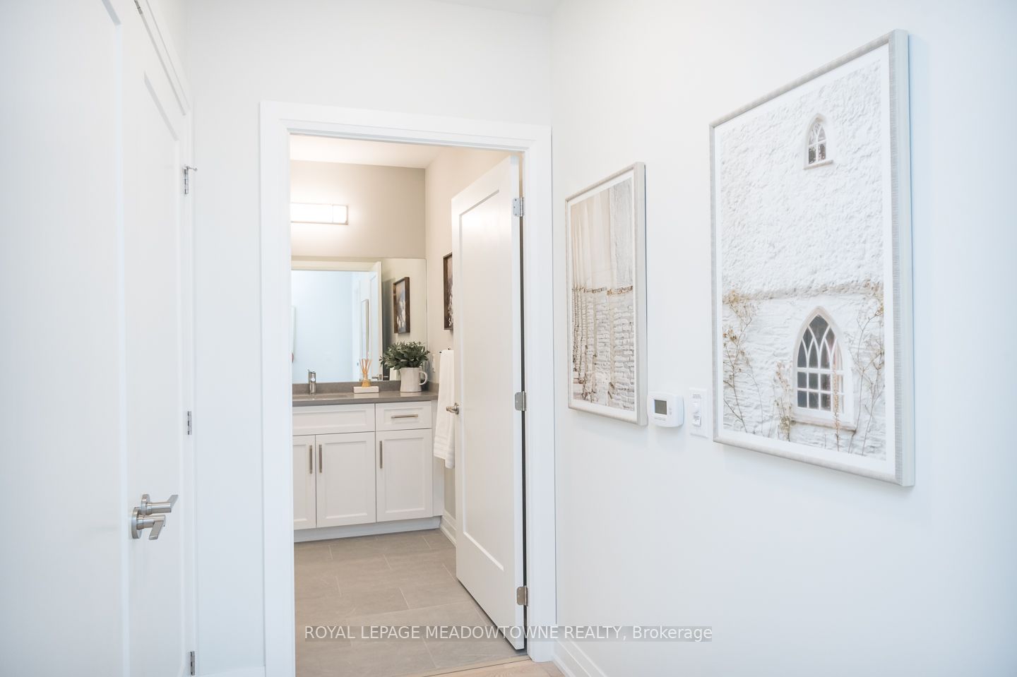 #1301 - 71 Wyndham Street Property Photo 18
