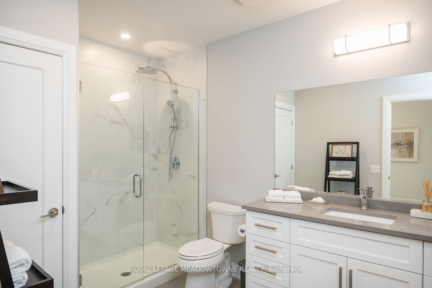 #1301 - 71 Wyndham Street Property Photo 19