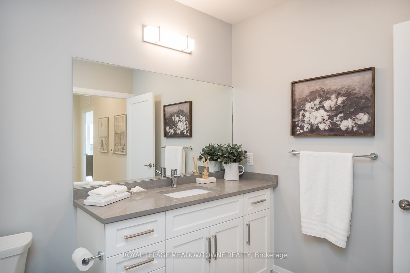 #1301 - 71 Wyndham Street Property Photo 20