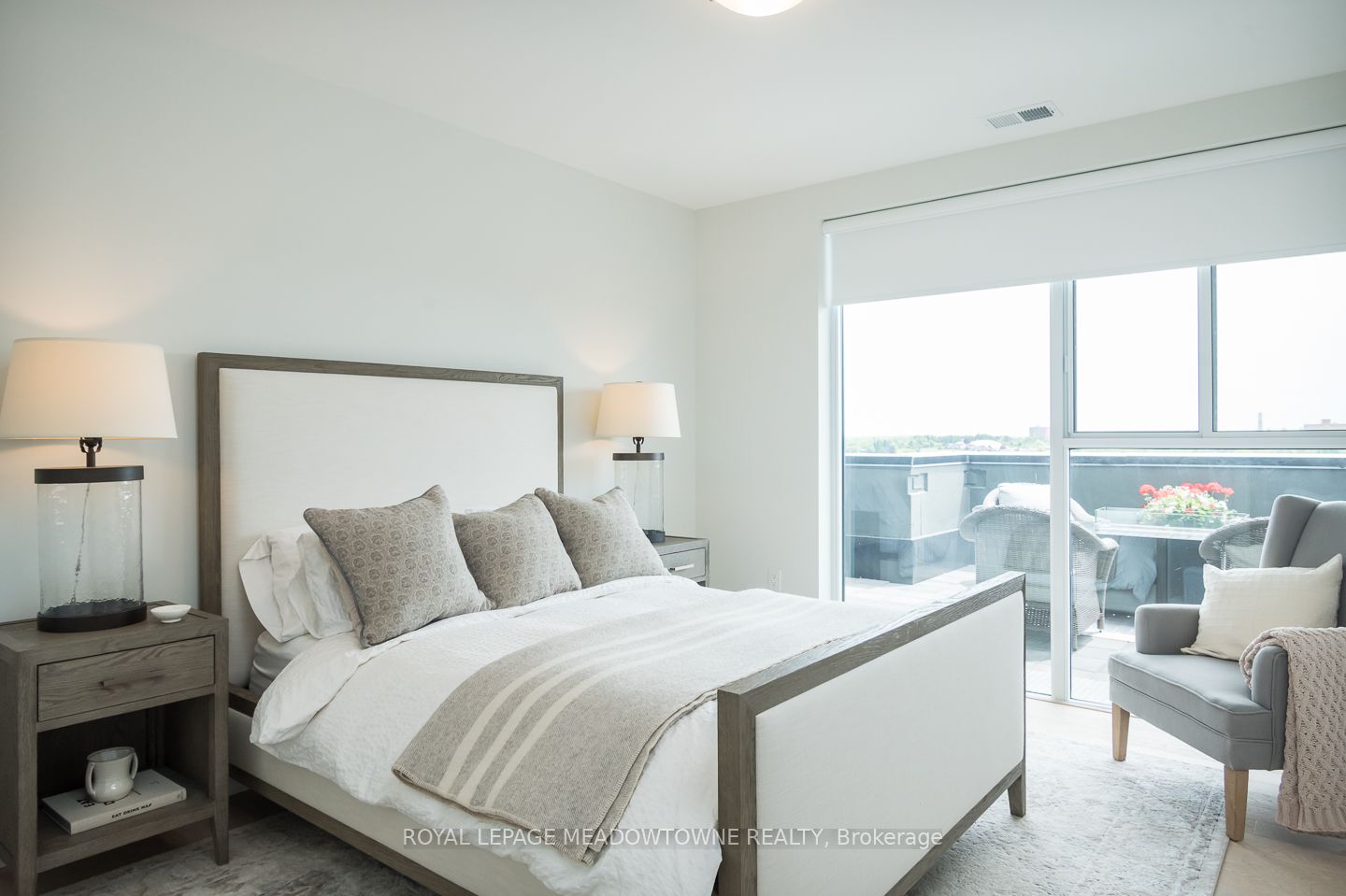 #1301 - 71 Wyndham Street Property Photo 21
