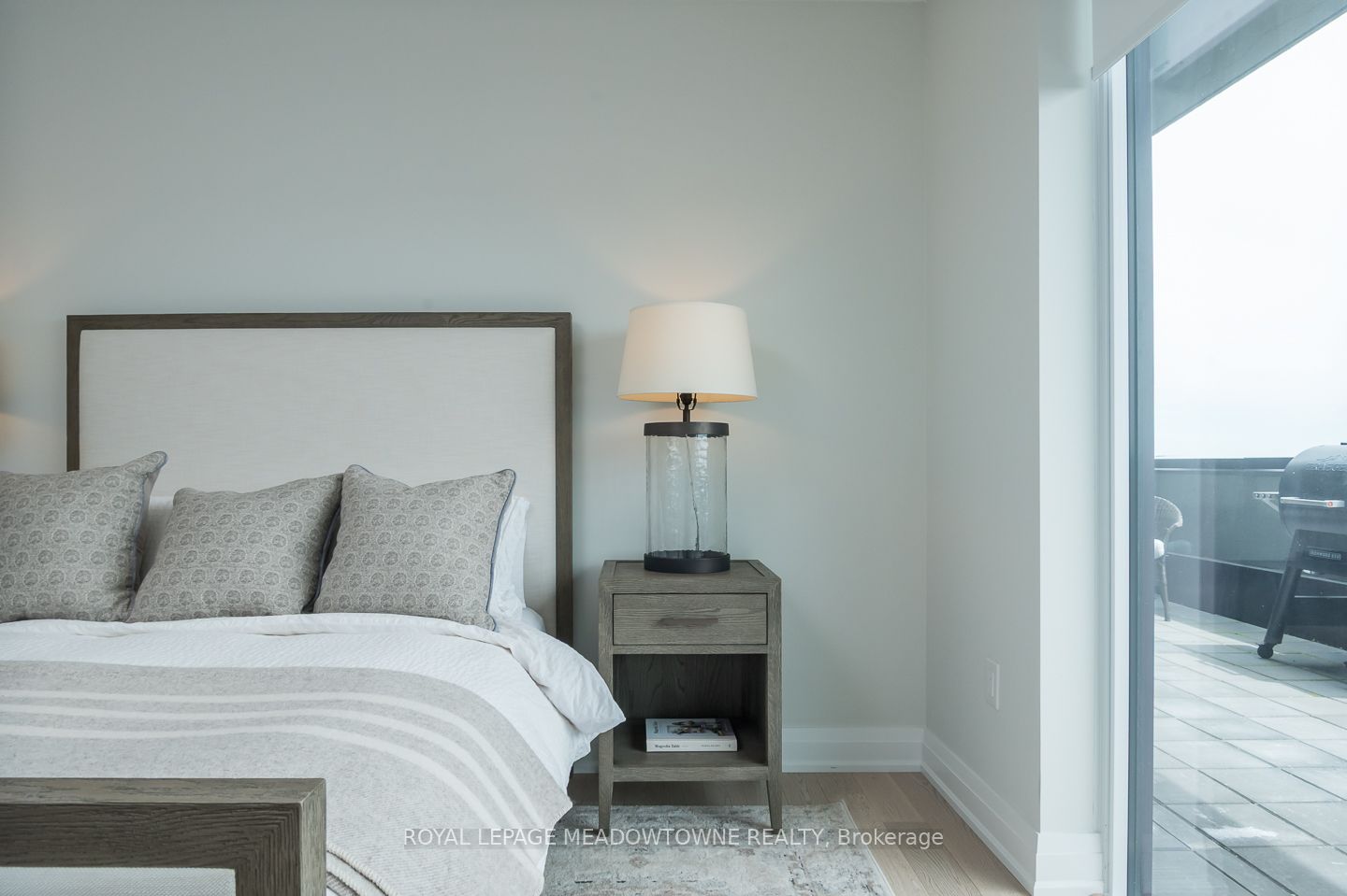 #1301 - 71 Wyndham Street Property Photo 23