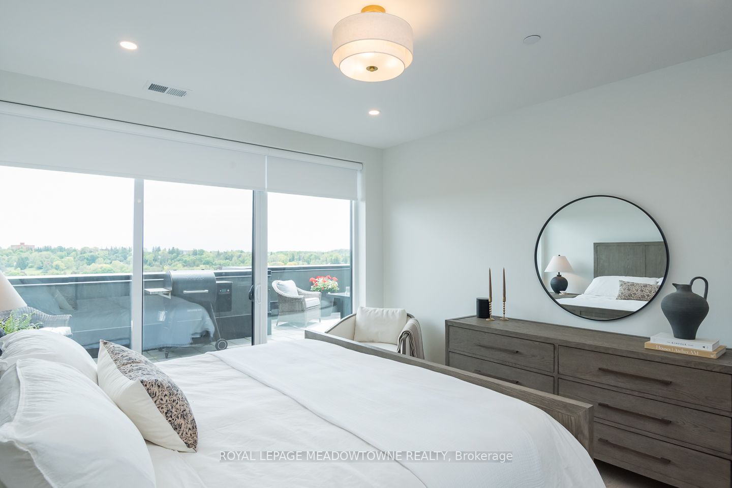 #1301 - 71 Wyndham Street Property Photo 28