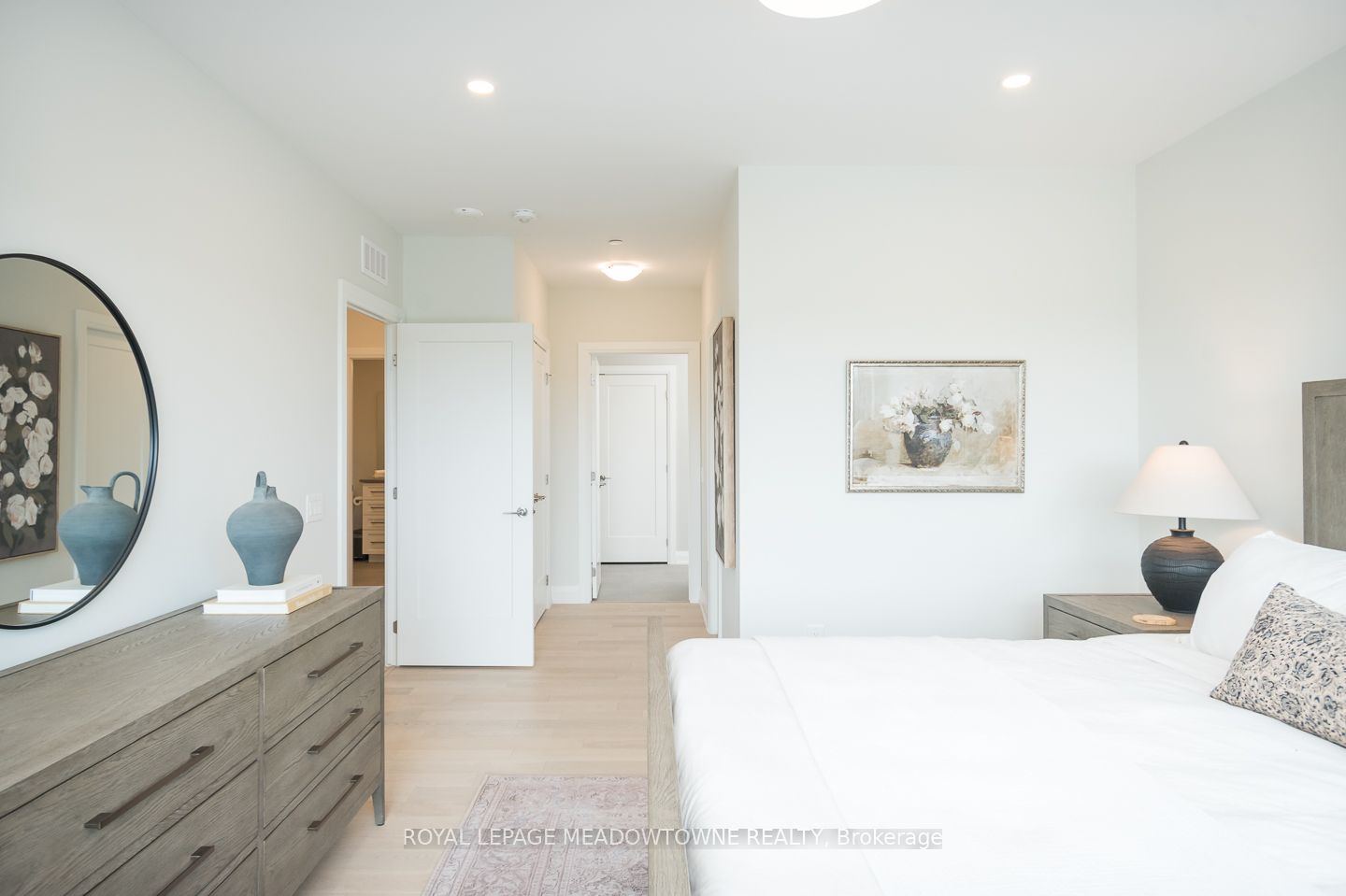 #1301 - 71 Wyndham Street Property Photo 30