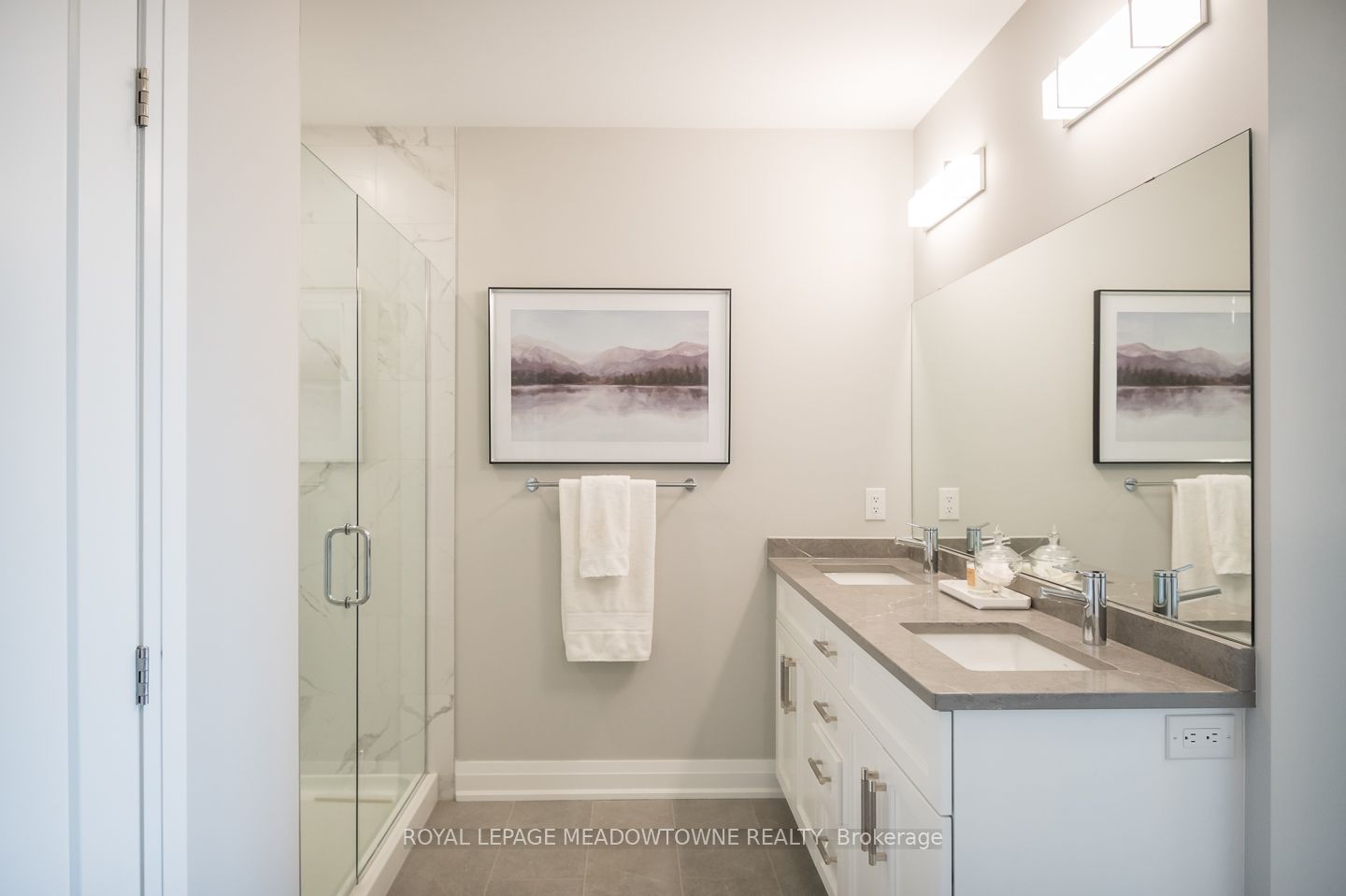 #1301 - 71 Wyndham Street Property Photo 32