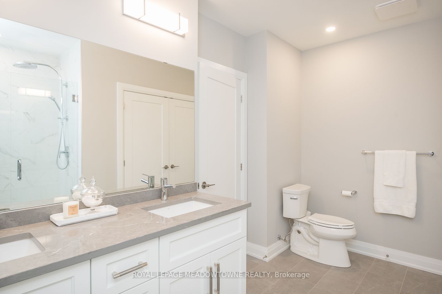 #1301 - 71 Wyndham Street Property Photo 33
