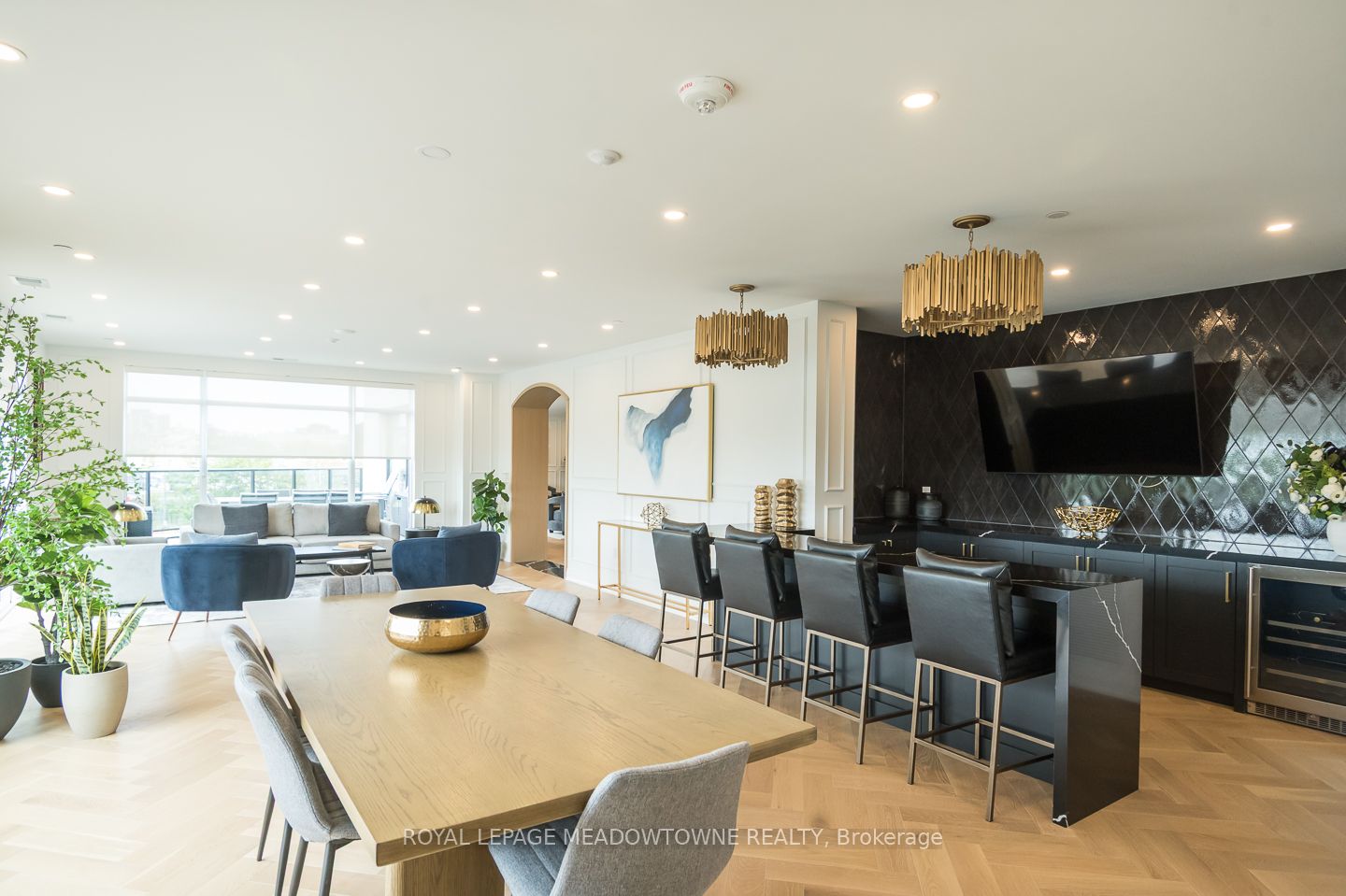 #1301 - 71 Wyndham Street Property Photo 44