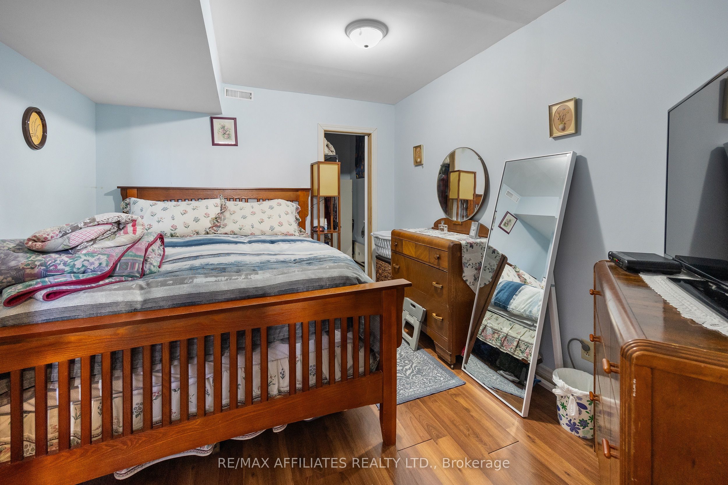 246 Allan Street Property Photo 36