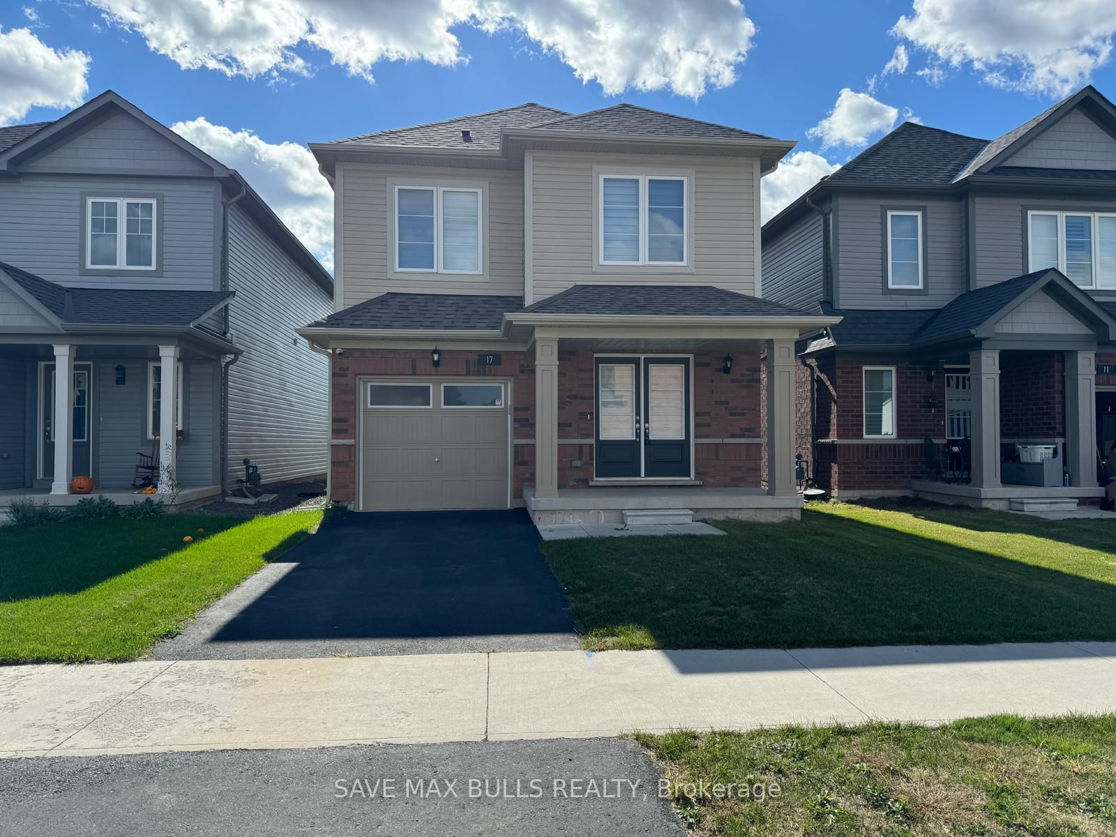 17 Cottonwood Crescent Property Photo 1