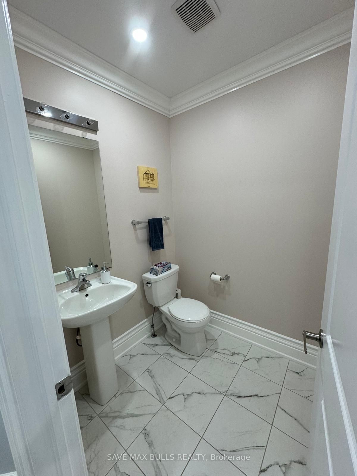 17 Cottonwood Crescent Property Photo 3
