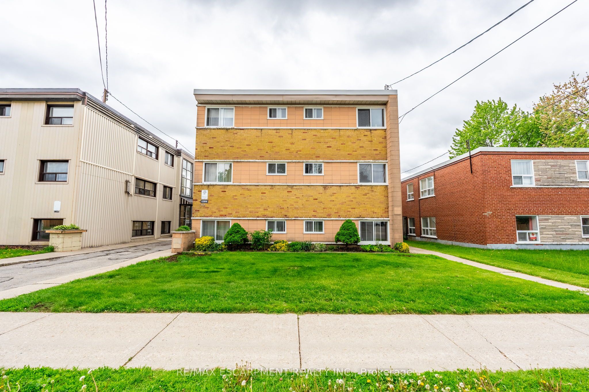 1284 Fennell Ave E Property Photo 1