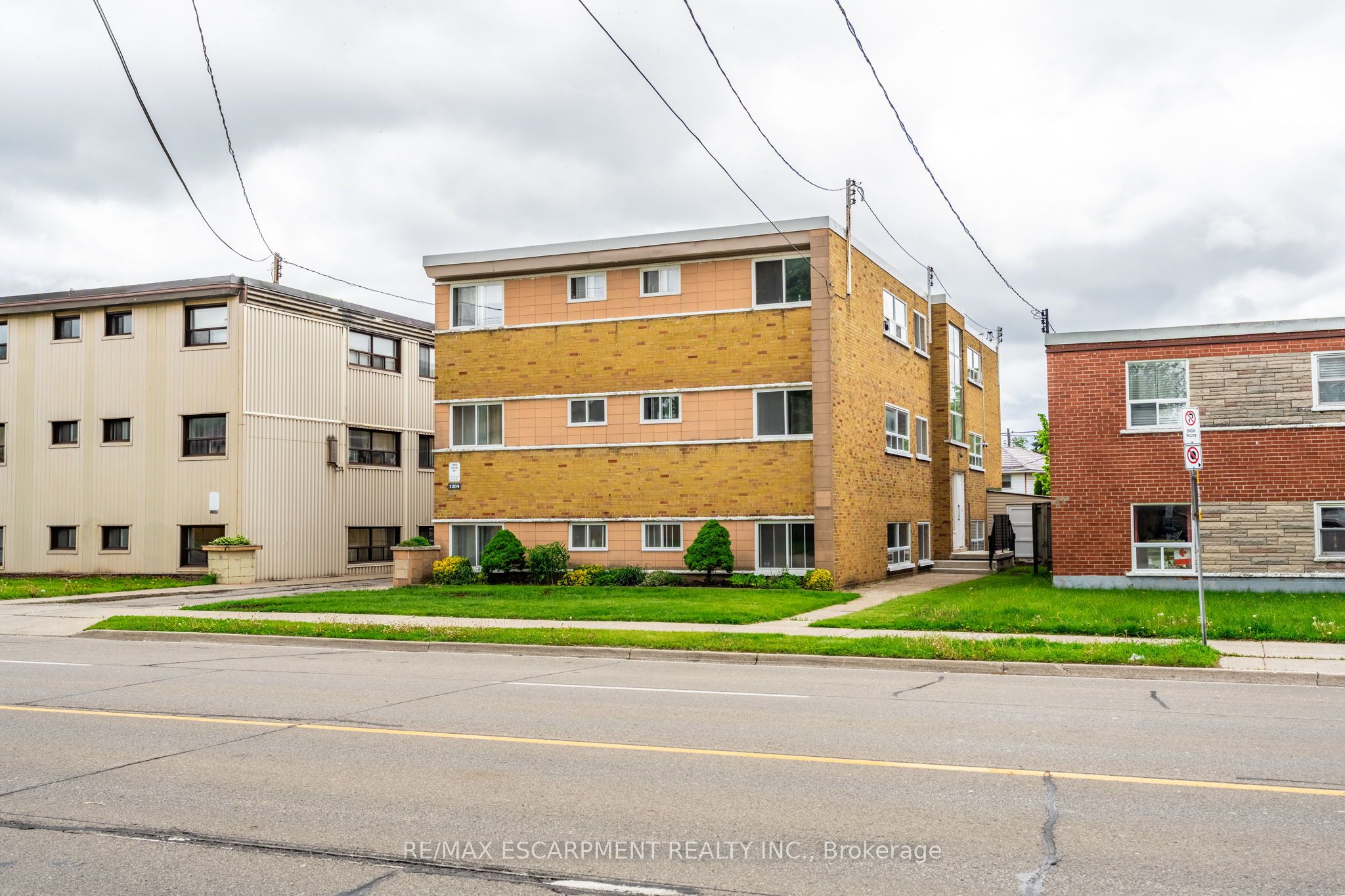 1284 Fennell Ave E Property Photo 4