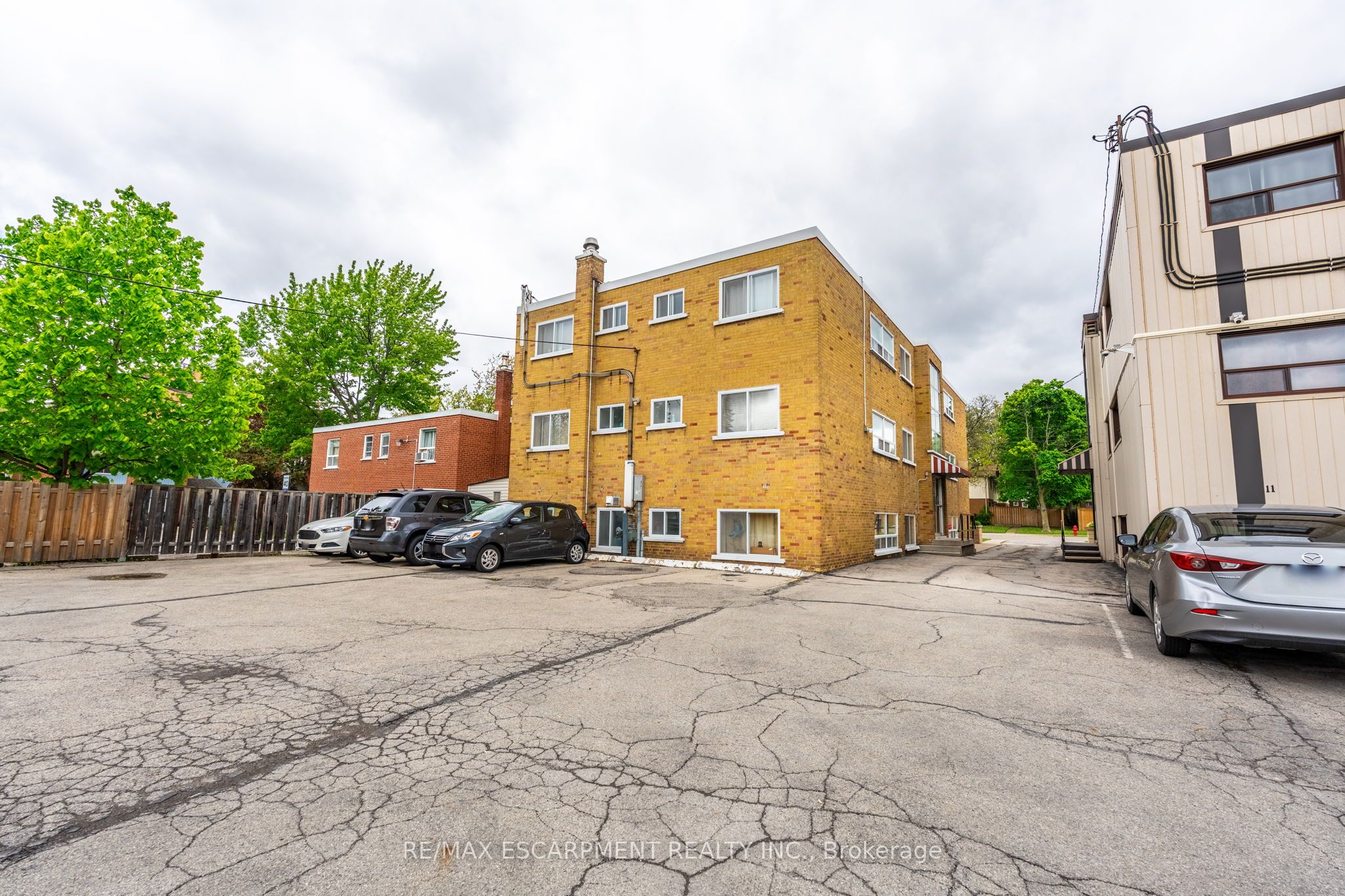 1284 Fennell Ave E Property Photo 8