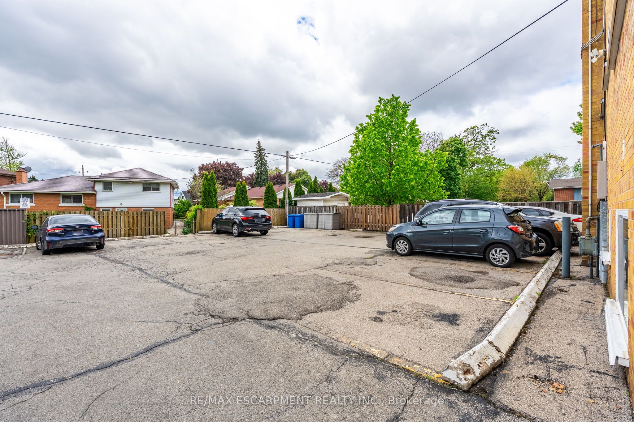 1284 Fennell Ave E Property Photo 9