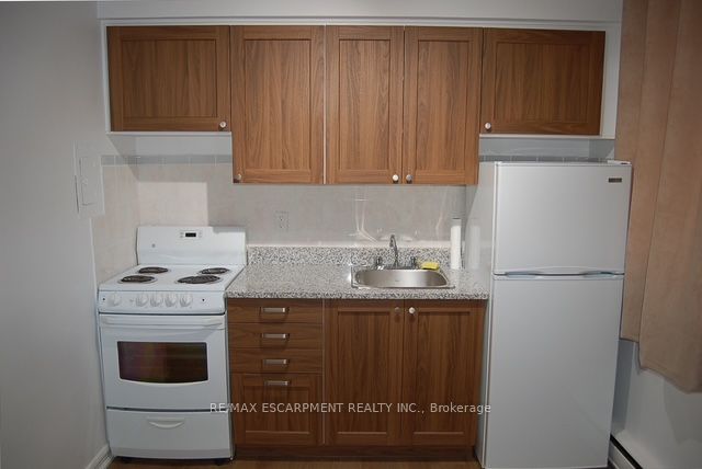 1284 Fennell Ave E Property Photo 22