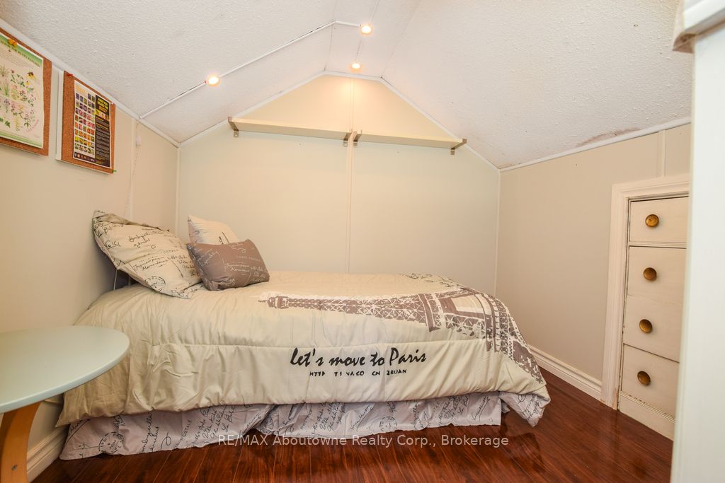 5 Vimy Street Property Photo 21