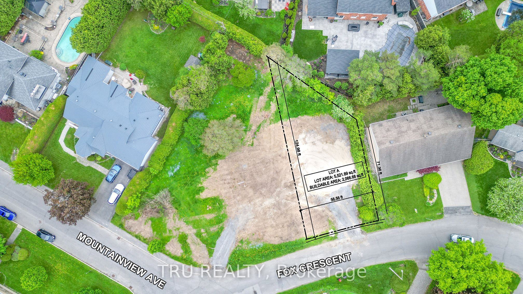 2300 Fox Crescent Property Photo 1