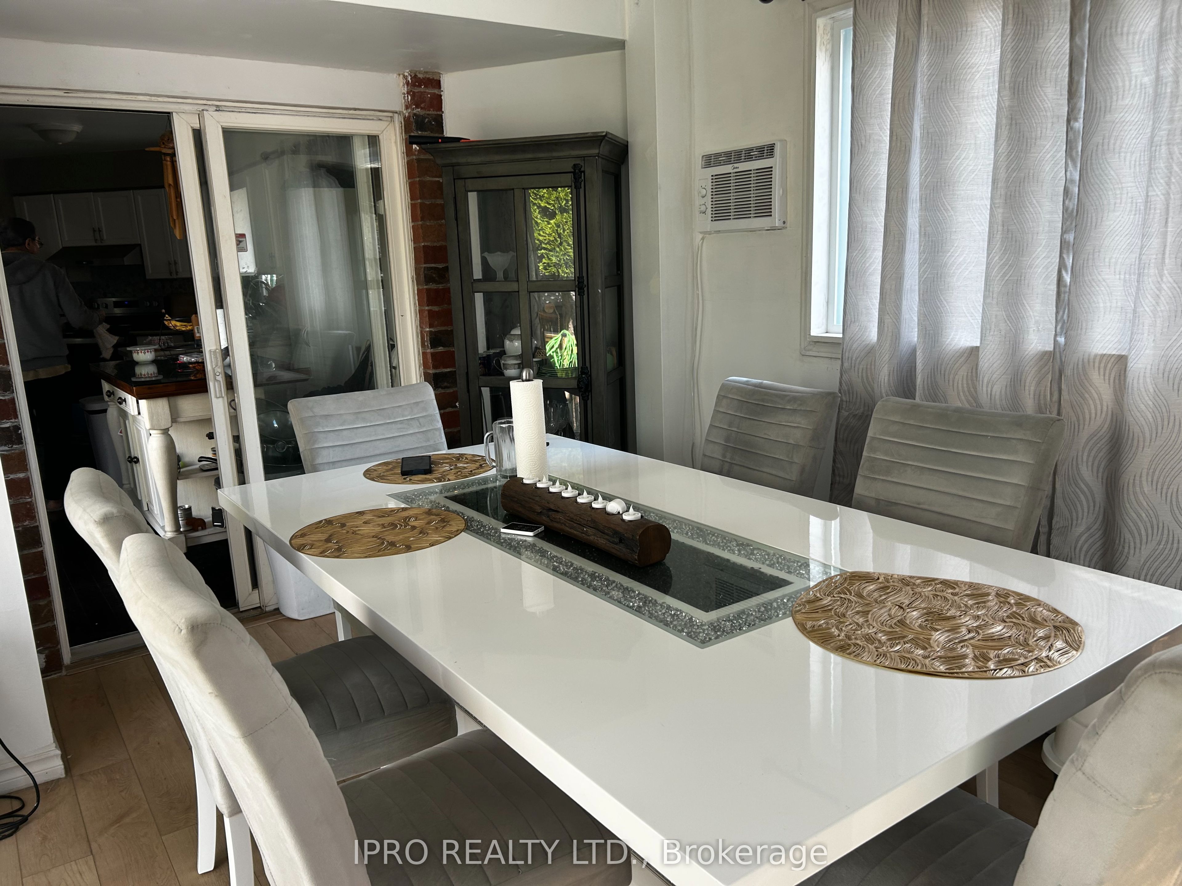 137 Newport Drive Property Photo 8